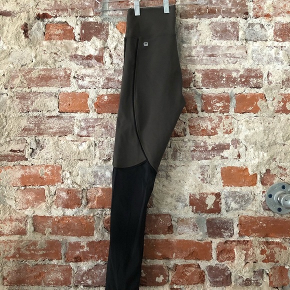 Fabletics full-length leggings - Picture 3 of 5